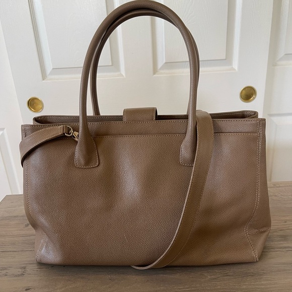 CHANEL EXECUTIVE CERF TOTE - CAMEL - Picture 3 of 11